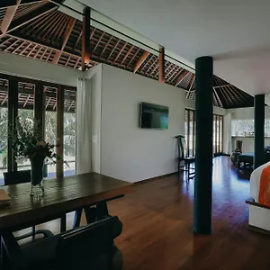 https://uma-giri-villa-ubud.ubudhotelsnow.com