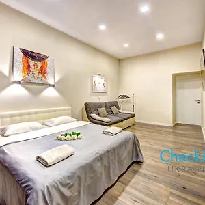 Two-bedroom In The Center Near The National Sports Complex “olympiyskiy” Киев